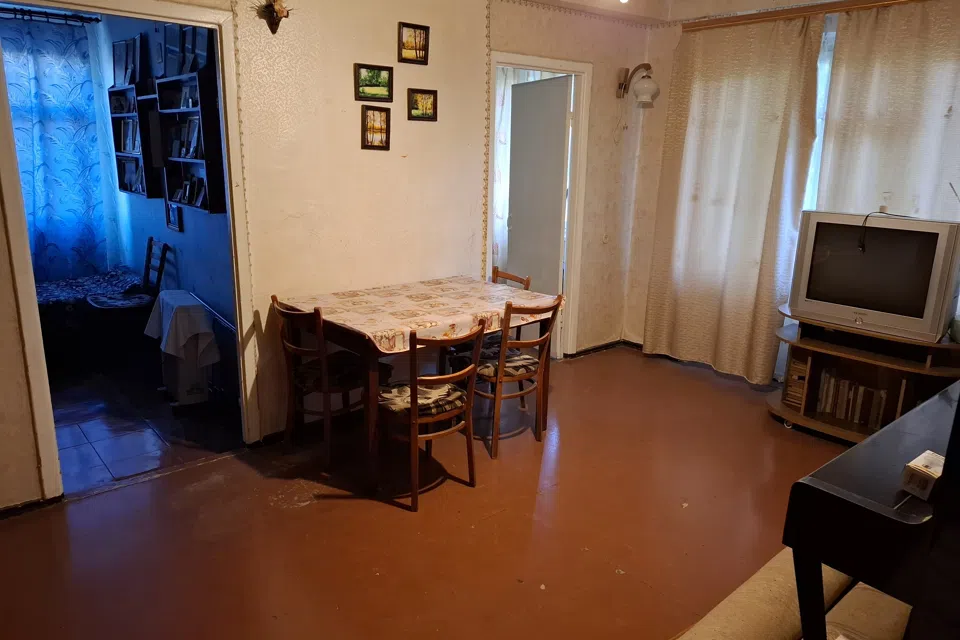 Продаётся 4-комнатная квартира, 57 м²