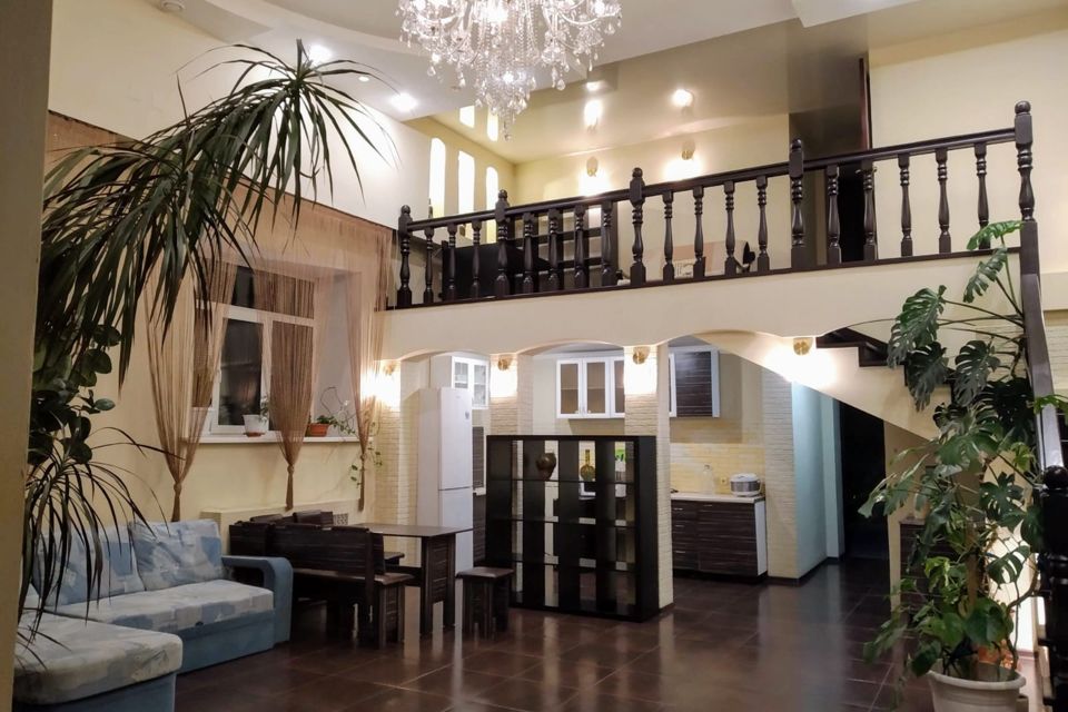 Сдаётся 3-комнатная квартира, 140 м²