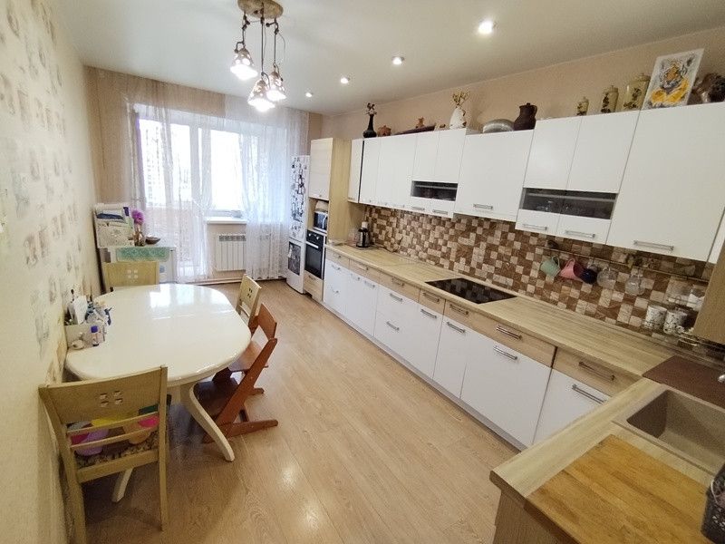 Продаётся 3-комнатная квартира, 101.1 м²