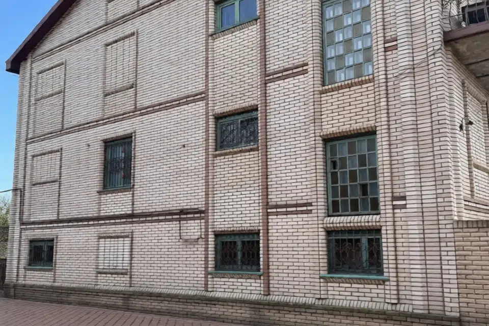 Продаётся 4-этажный дом, 400 м²