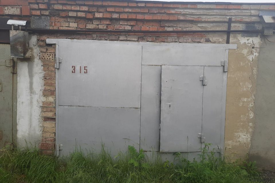 Гаражный бокс. Гск 8 автомобилист. Гаражный бокс на нагорной в троицке. Юрина 182 барнаул. Гск рощинский подольск.