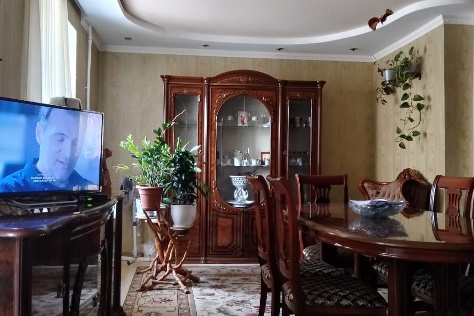 Продаётся 4-комнатная квартира, 102 м²