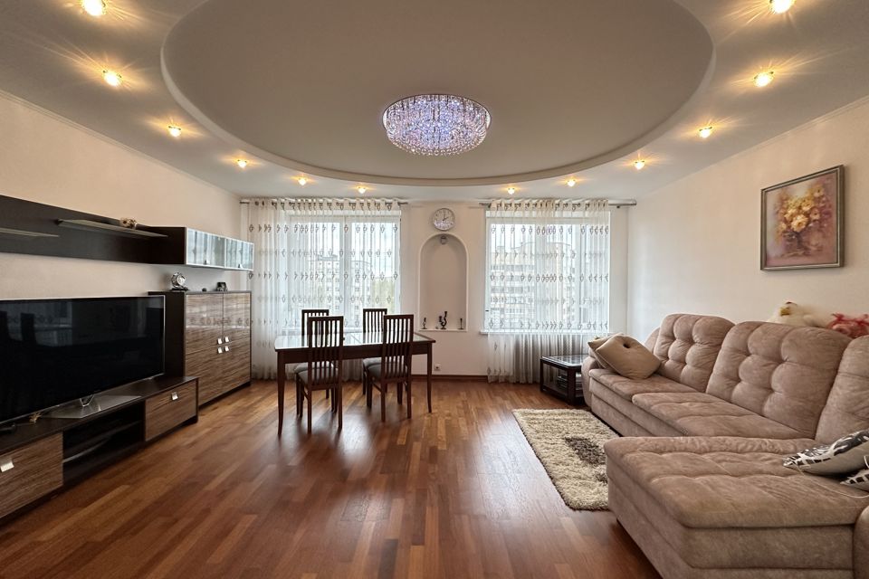 Продаётся 3-комнатная квартира, 102 м²