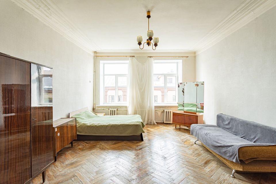 Продаётся 4-комнатная квартира, 167.9 м²