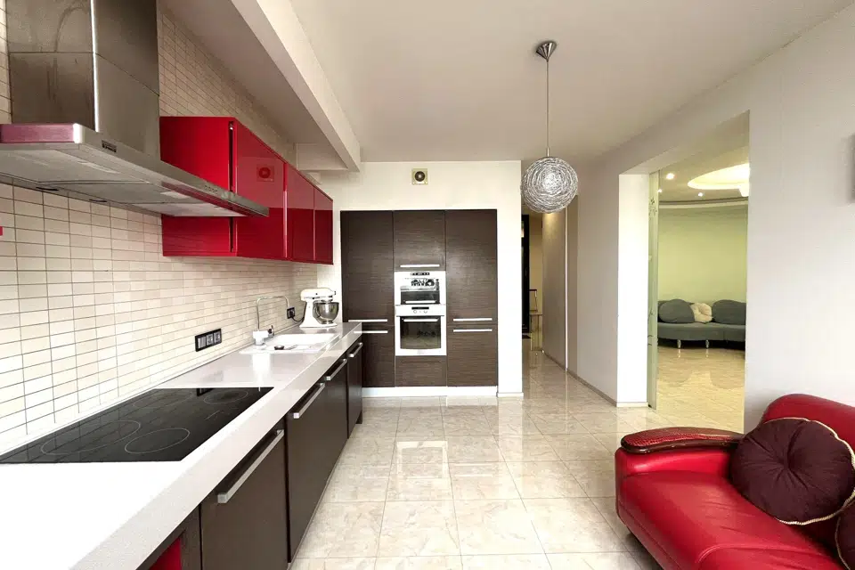 Продаётся 3-комнатная квартира, 119.6 м²