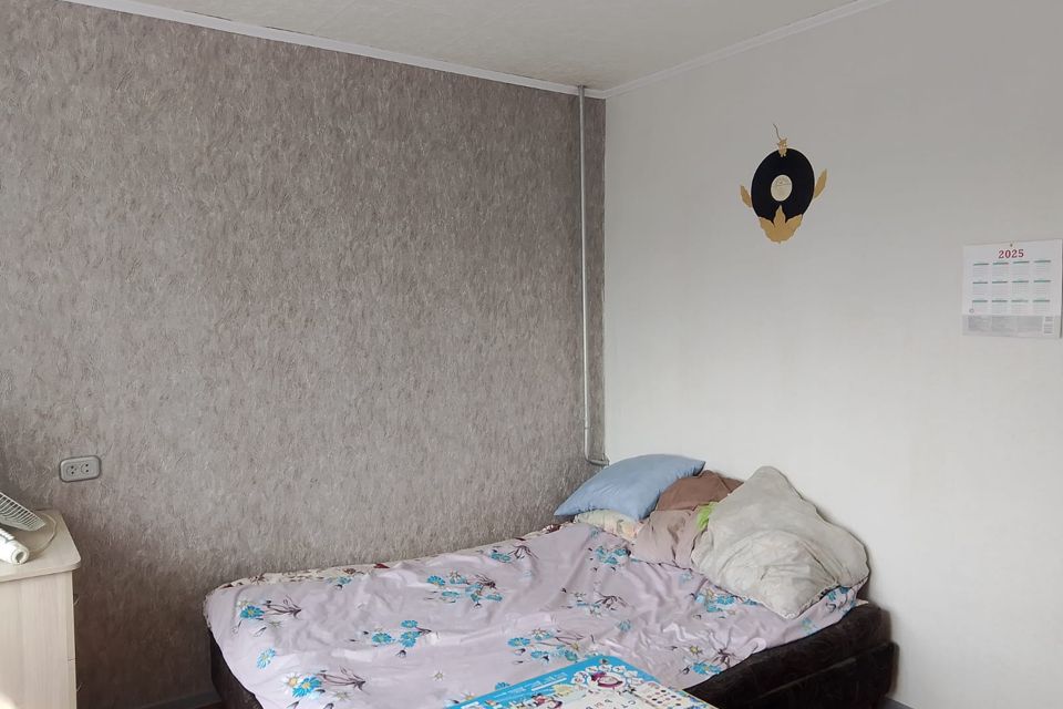 Продаётся 3 комнаты в 5-комн. квартире, 33 м²