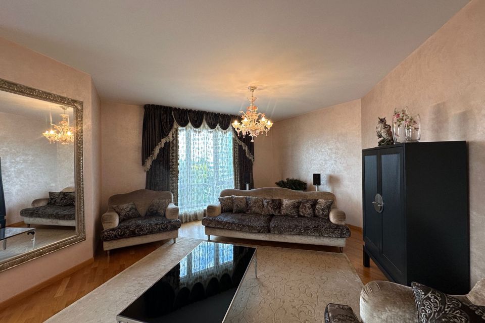Продаётся 4-комнатная квартира, 162.45 м²