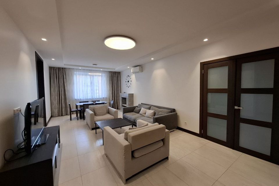 Продаётся 4-комнатная квартира, 121.8 м²