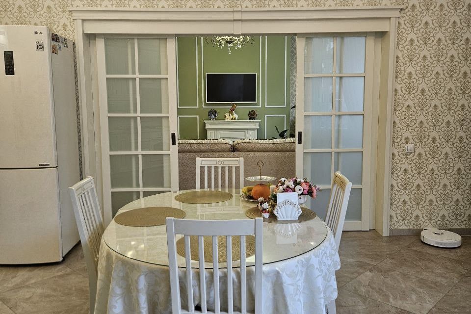 Продаётся 3-комнатная квартира, 113.6 м²