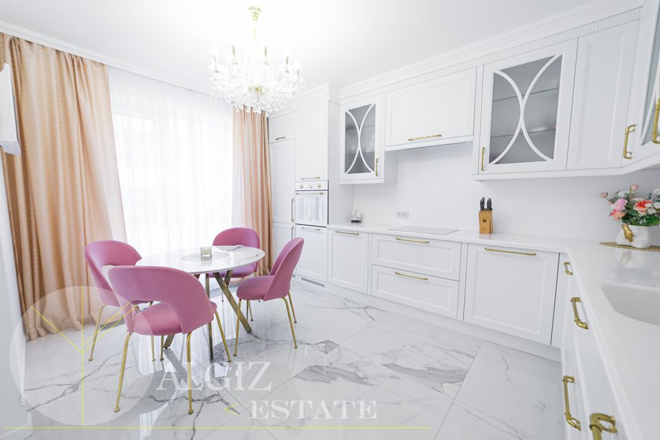 Продаётся 3-комнатная квартира, 100 м²