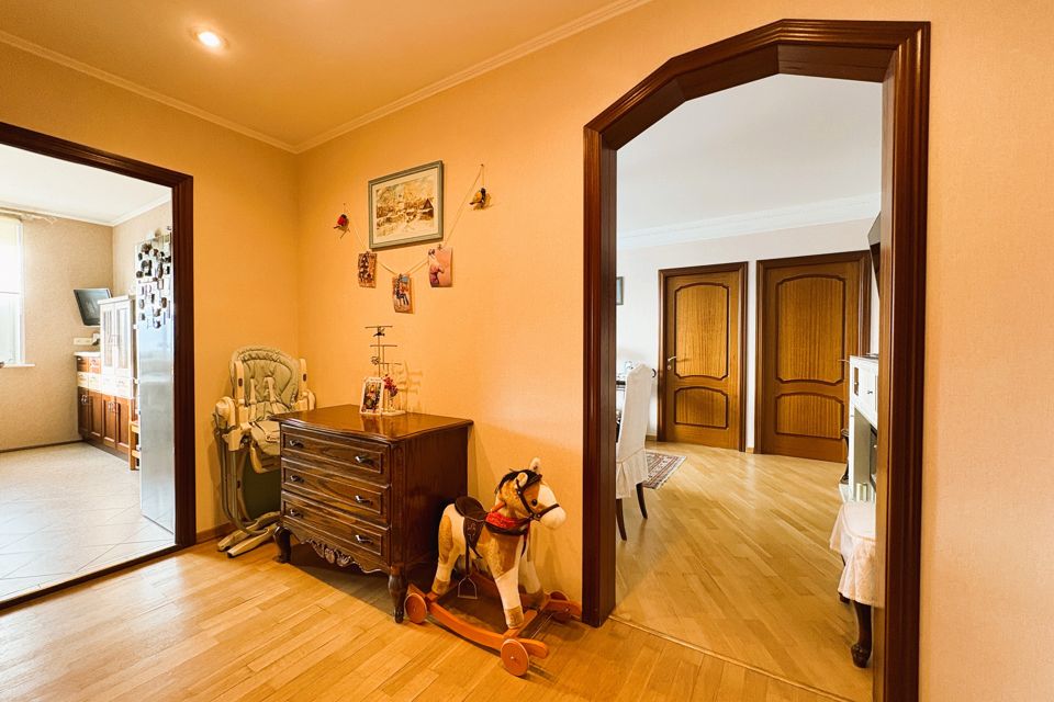 Продаётся 4-комнатная квартира, 112 м²