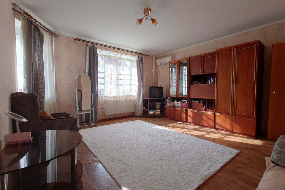 Продаётся 1-комнатная квартира, 41.6 м²
