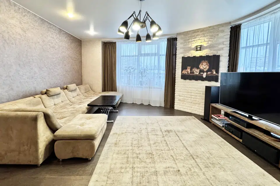 Продаётся 4-комнатная квартира, 138.7 м²