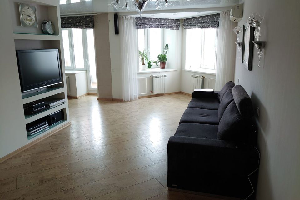 Продаётся 4-комнатная квартира, 152.9 м²