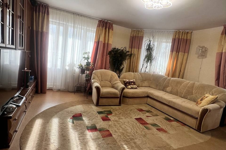 Продаётся 3-комнатная квартира, 113 м²