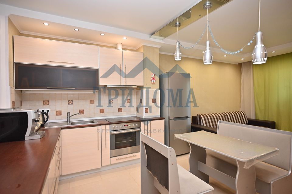Продаётся 3-комнатная квартира, 128.5 м²