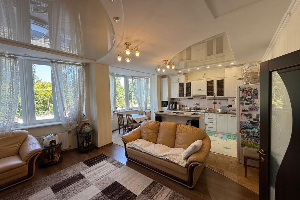 Продаётся 3-комнатная квартира, 90 м²