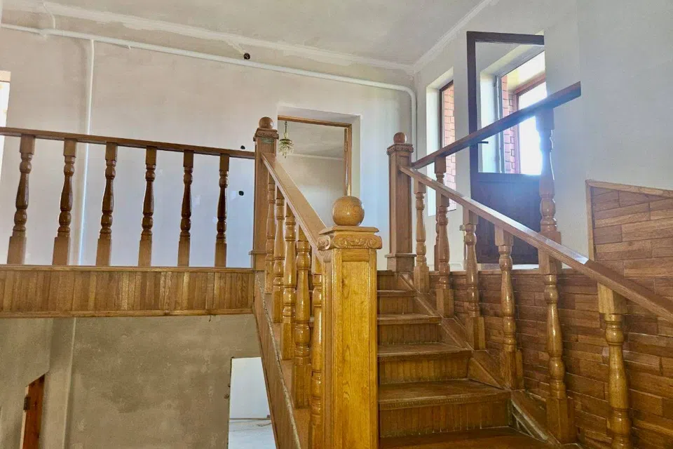 Продаётся 3-этажный дом, 325 м²