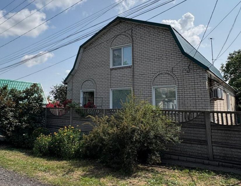 Продаётся 2-этажный дом, 200 м²