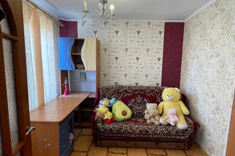 Продаётся 4-комнатная квартира, 61.2 м²