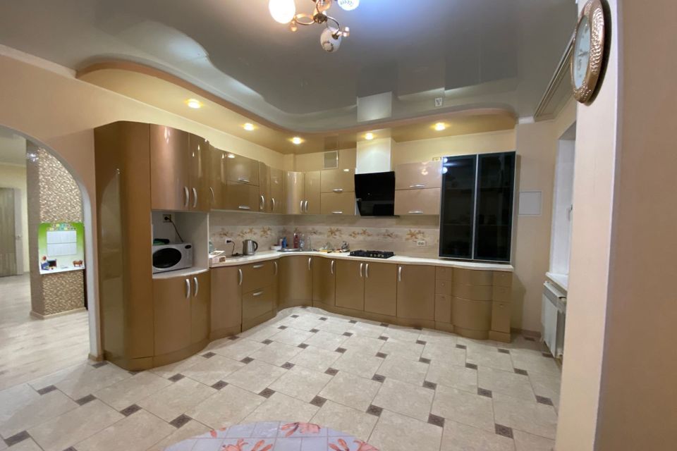 Продаётся 4-комнатная квартира, 130.2 м²