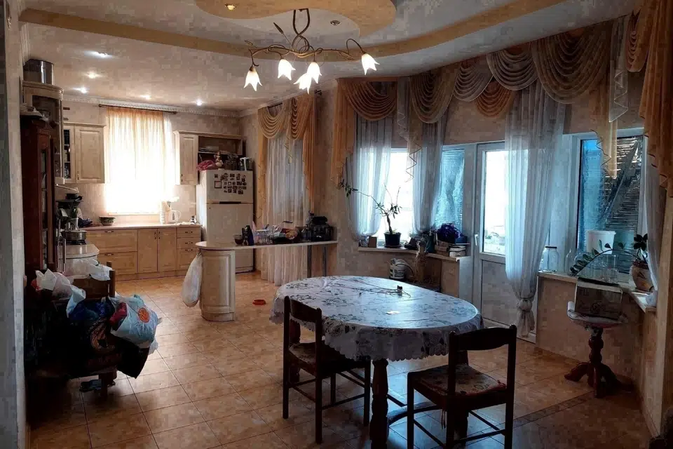 Продаётся 2-этажный дом, 335 м²