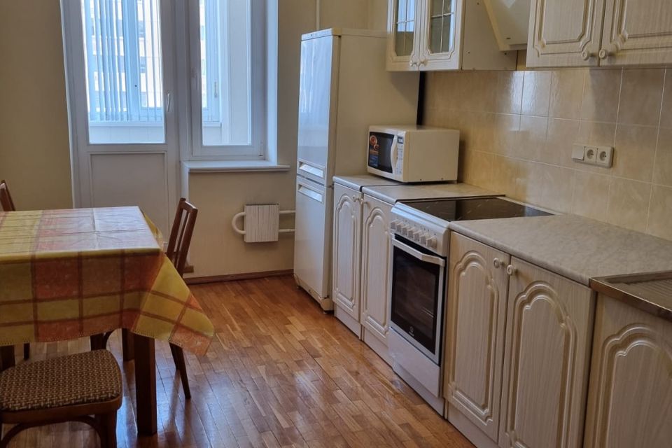 Сдаётся 2-комнатная квартира, 76 м²