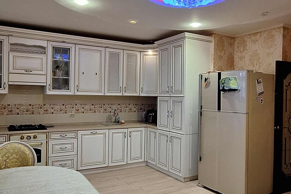 Продаётся 4-комнатная квартира, 132.3 м²