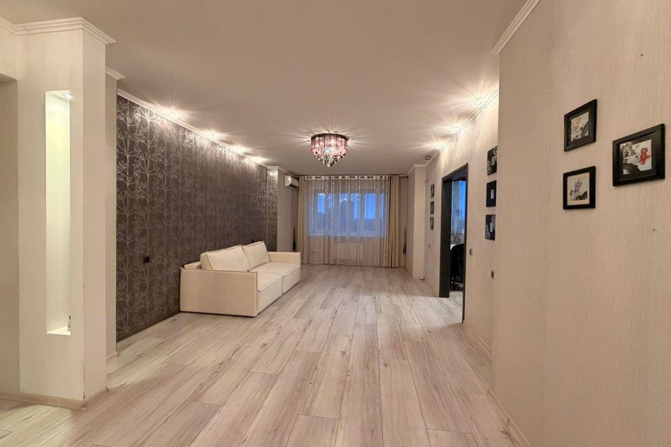 Продаётся 3-комнатная квартира, 104 м²
