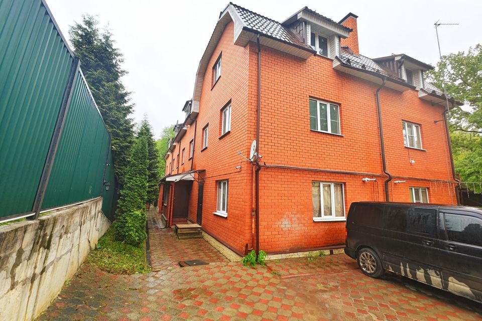 Продаётся 4-комнатная квартира, 111.7 м²