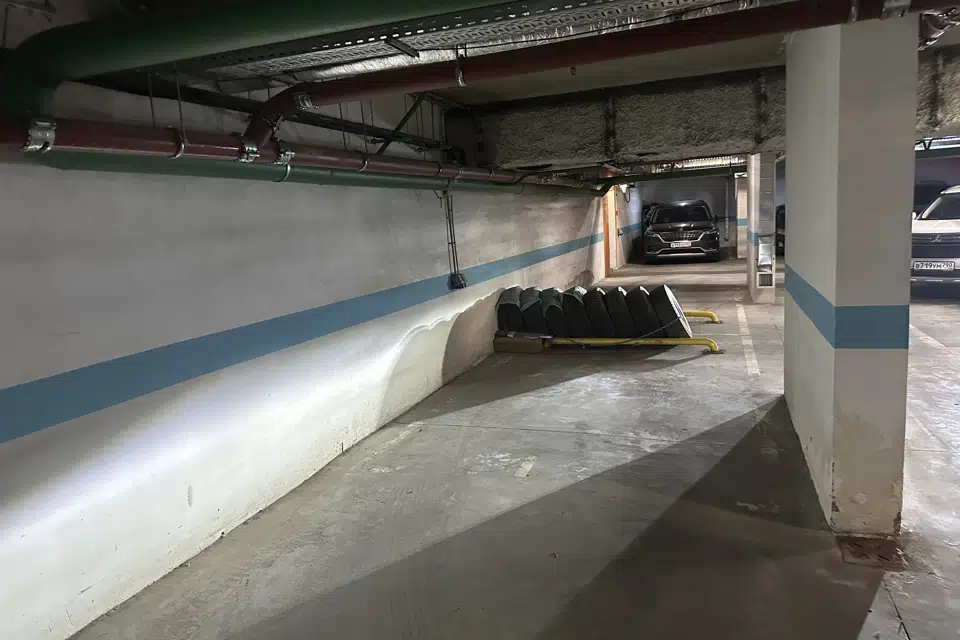 Продаётся машиноместо, 13 м²