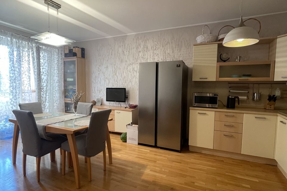 Продаётся 4-комнатная квартира, 162 м²