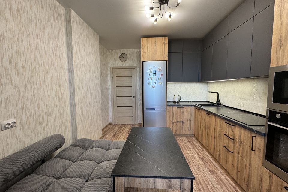 Продаётся 1-комнатная квартира, 42 м²