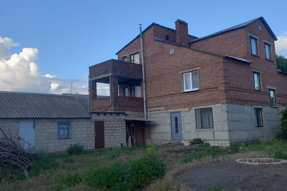 Продаётся 3-этажный дом, 284 м²