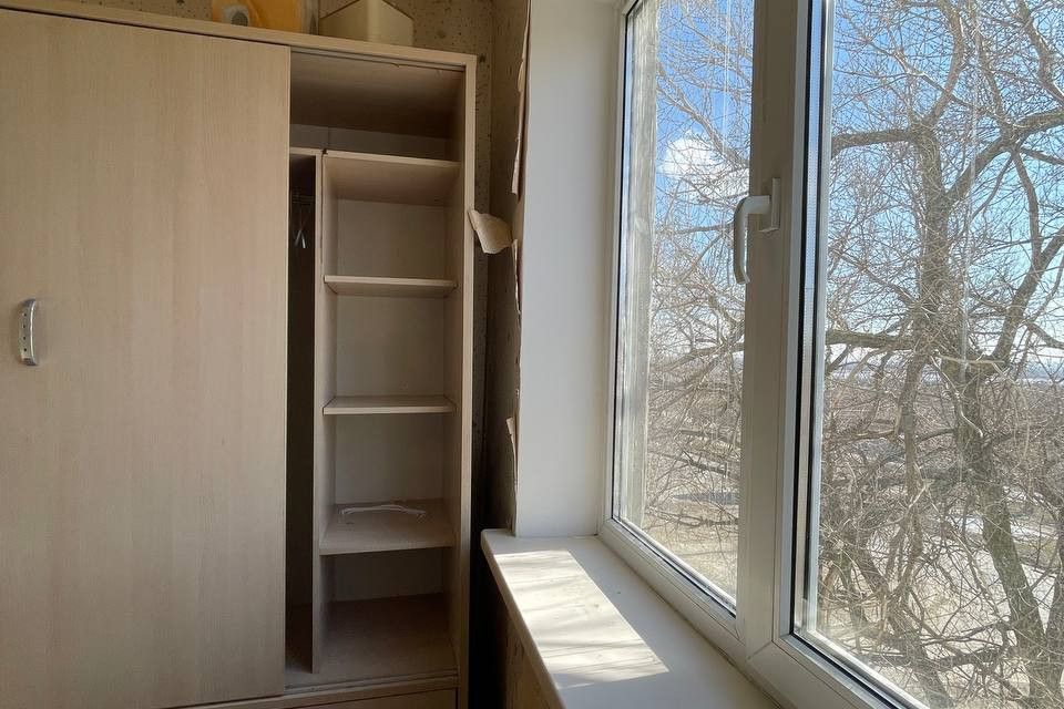 Продаётся 3-комнатная квартира, 48.5 м²
