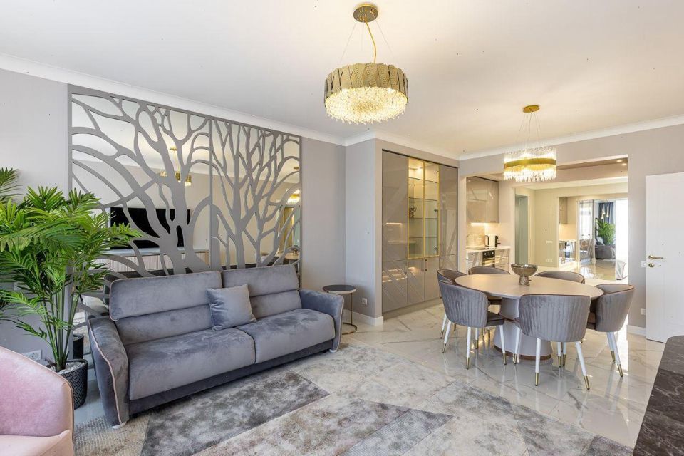 Продаётся 4-комнатная квартира, 155 м²