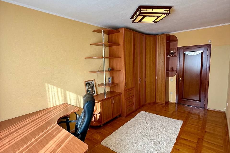 Продаётся 4-комнатная квартира, 85.8 м²