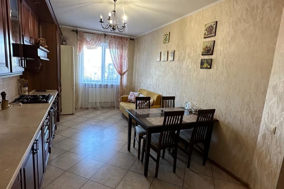 Продаётся 2-комнатная квартира, 75.4 м²