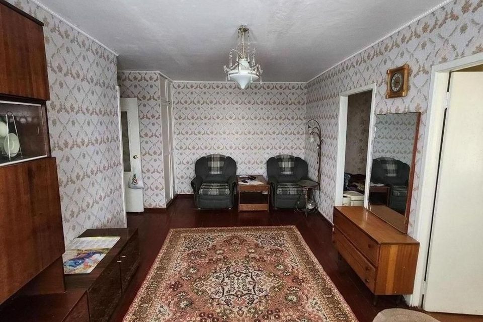 Продаётся 4-комнатная квартира, 59.6 м²