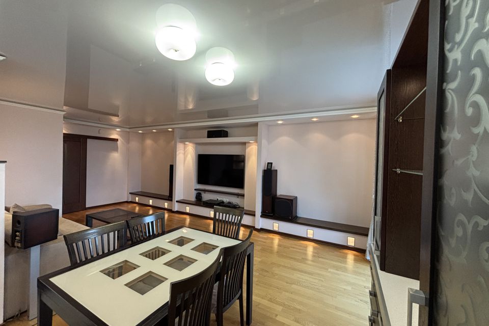 Продаётся 3-комнатная квартира, 126.5 м²
