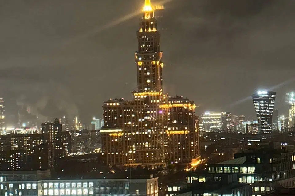 Продаётся 3-комнатная квартира, 166 м²