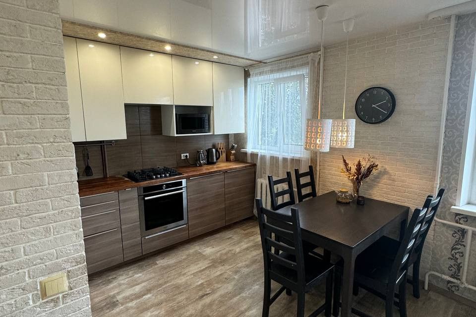 Продаётся 4-комнатная квартира, 72 м²