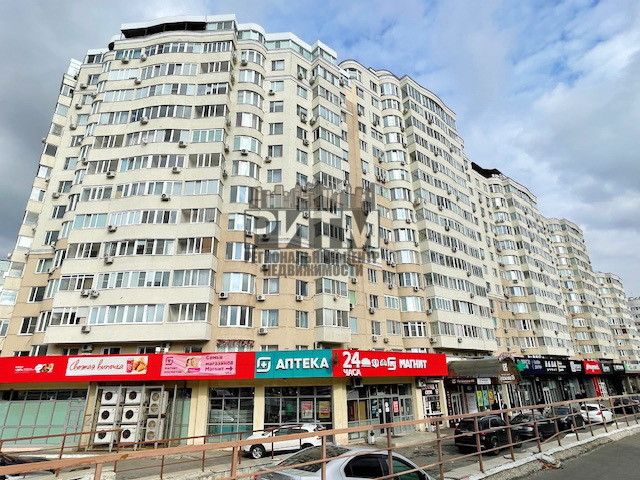 Продаётся 4-комнатная квартира, 370 м²