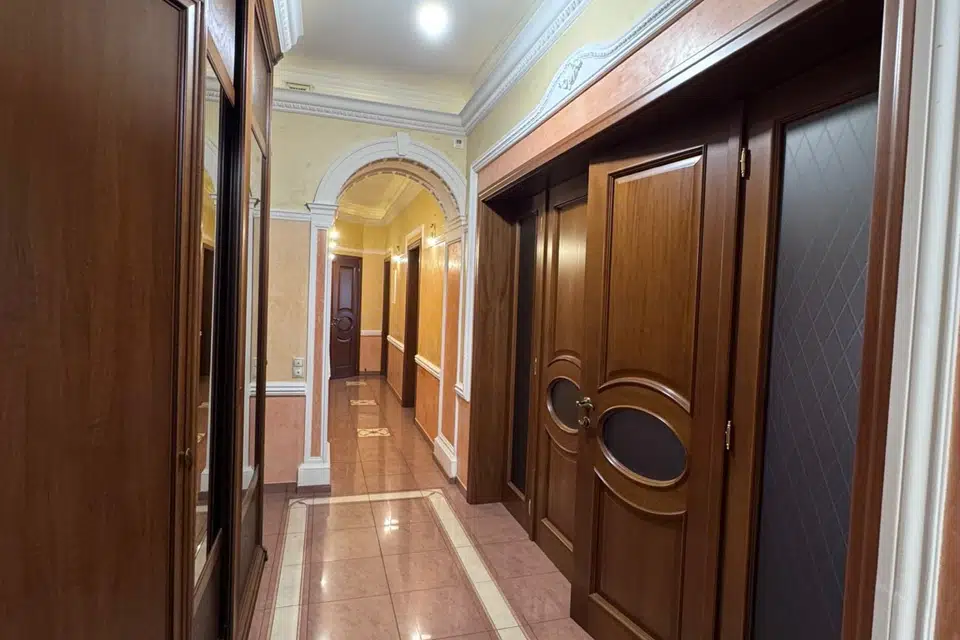 Продаётся 3-комнатная квартира, 106 м²
