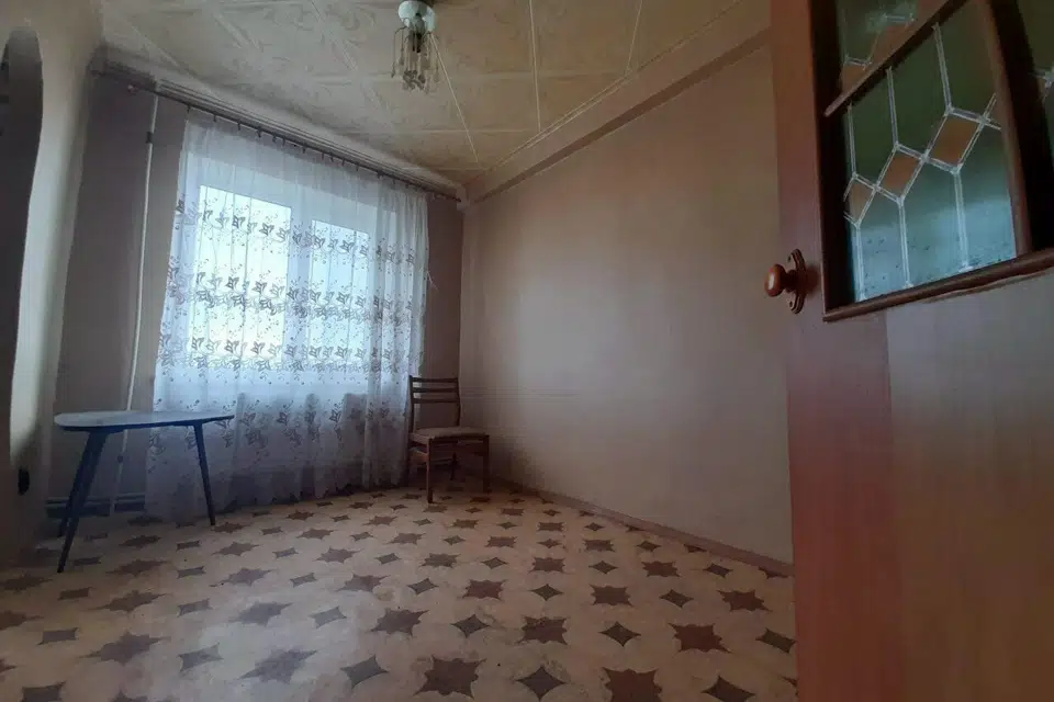 Продаётся 4-комнатная квартира, 57.4 м²