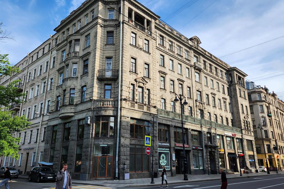 Продаётся 4-комнатная квартира, 177.2 м²