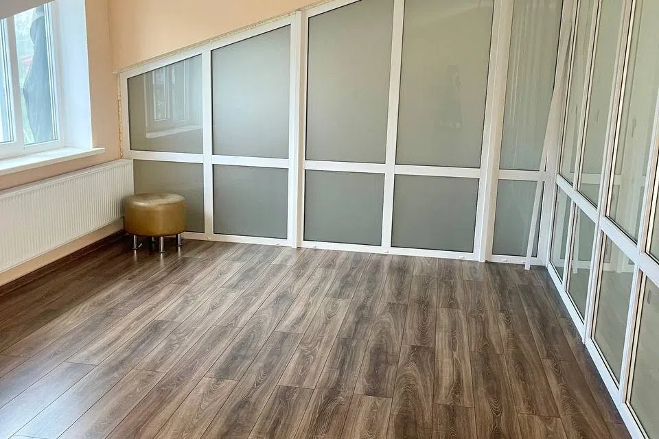 Сдаётся торговое помещение, 200 м²