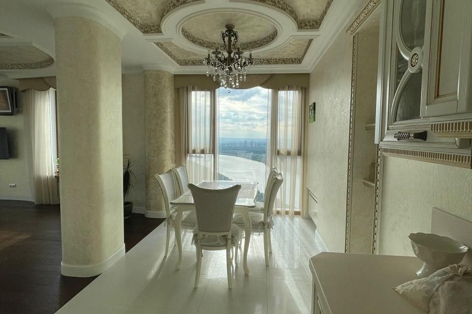 Продаётся 3-комнатная квартира, 113 м²