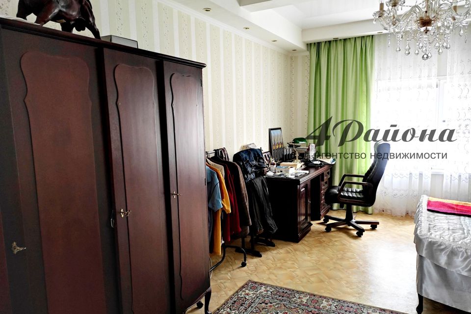 Продаётся 3-этажный дом, 400 м²