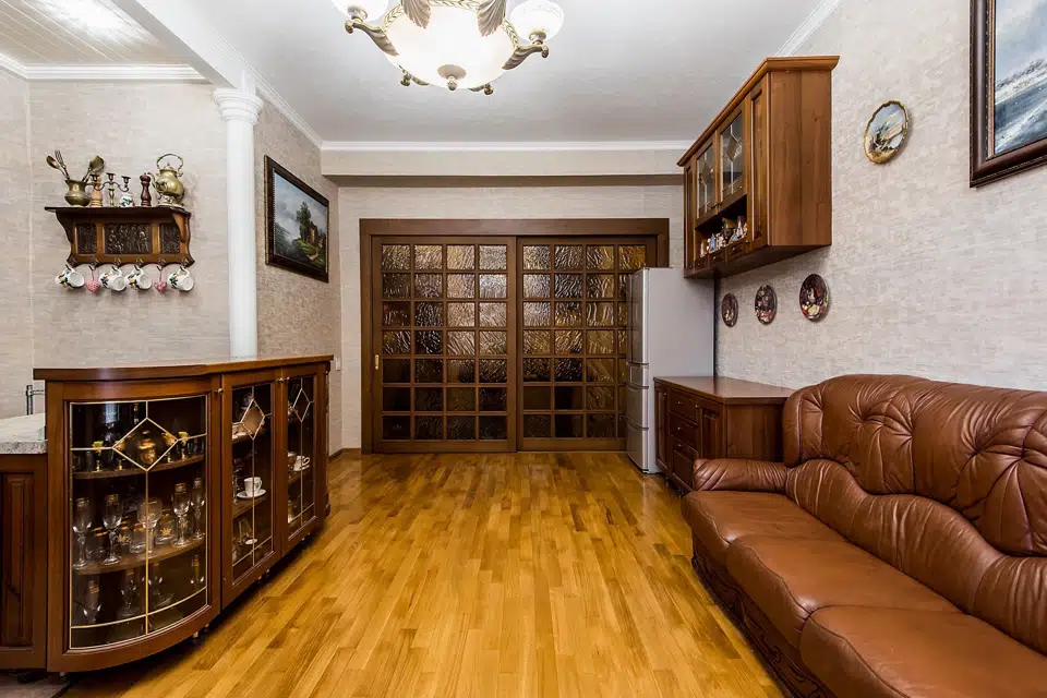 Продаётся 4-комнатная квартира, 179.9 м²